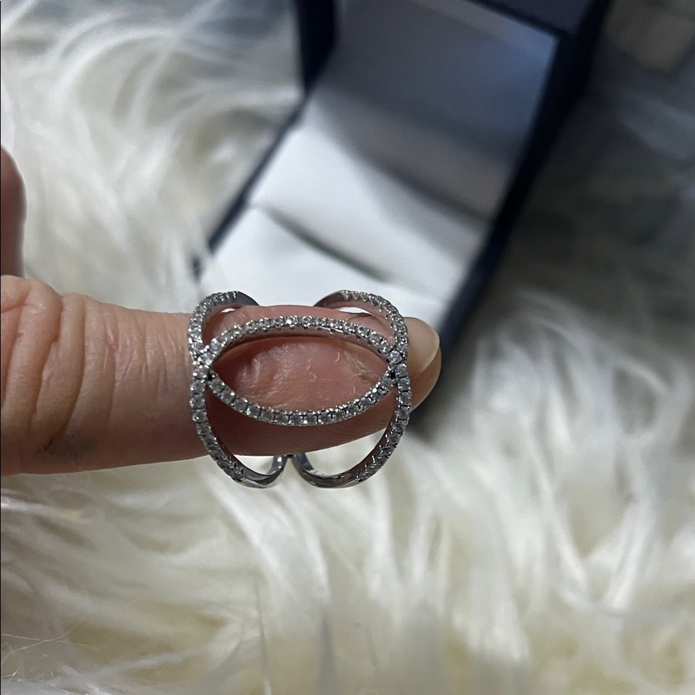 Elegant Silver Interlocking Ring - image 5